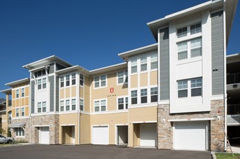 The Oaks at Southlake Commons Luxury Apartments - Photo Gallery 15
