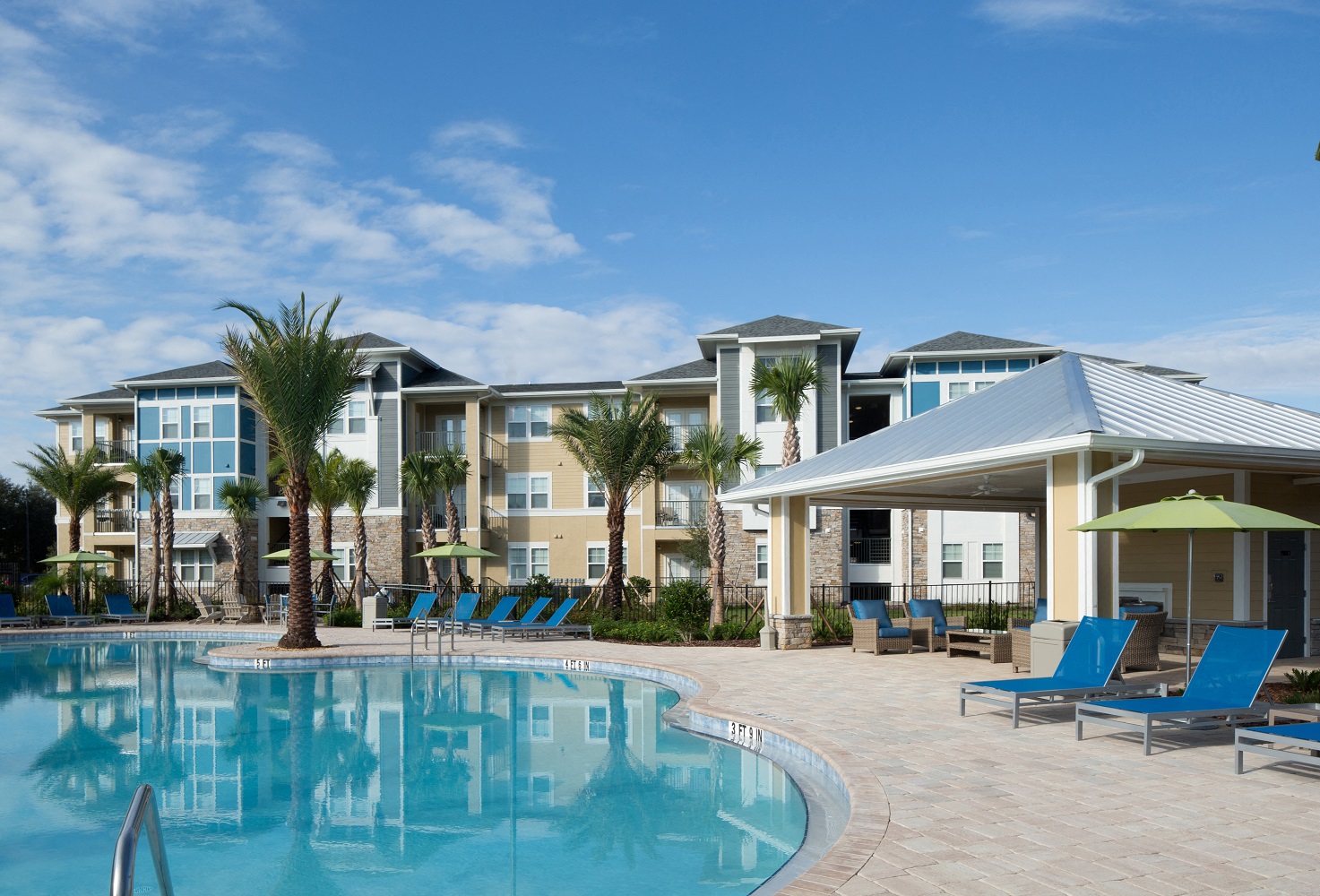 The Oaks at Southlake Commons Luxury Apartments