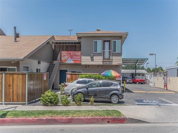building - Photo Gallery 4