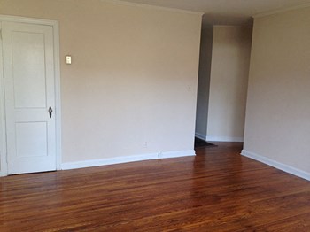 912 Oxmoor Road 1 Bed Apartment for Rent - Photo Gallery 2