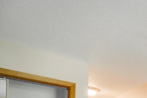 Empty bedroom with white carpet and walls - Photo Gallery 2