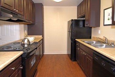 333 North Emerald Drive 1 Bed Apartment for Rent Photo Gallery 1