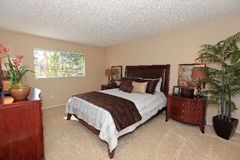 333 North Emerald Drive 1-2 Beds Apartment, Market Rate for Rent - Photo Gallery 2
