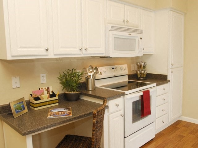 Kitchen l The Villas at Villaggio Apartments in Modesto CA 