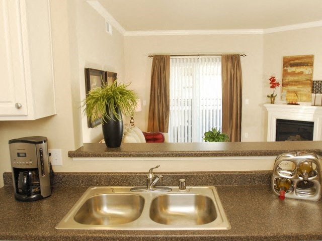 Apartments in Modesto, CA l Villas at Villaggio l Kitchen 