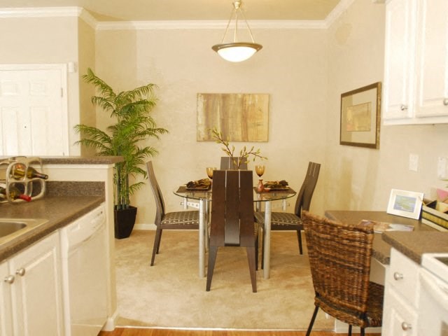 Kitchen and dining Apartments in Modesto, CA l Villas at Villaggio