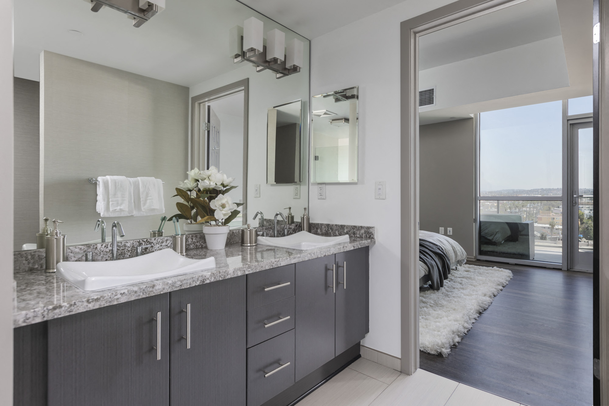 1600 VINE Los Angeles, CA  Penthouse Bathroom
