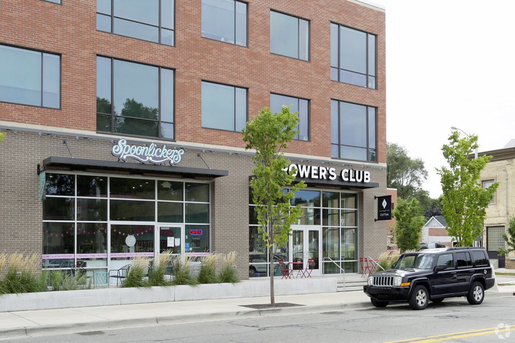 the front of the owners club building on a city street