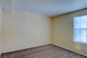 Image of large carpeted room - Photo Gallery 12