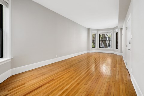 Living Room of 429 W Melrose Apartment in Lakeview