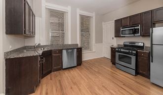 Updated Kitchens at 846 W Armitage, Chicago, IL,60614