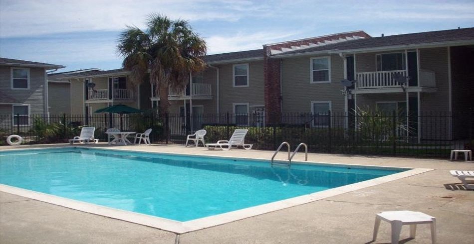 Belmont Village Apartments Swimming Pool Gretna, LA