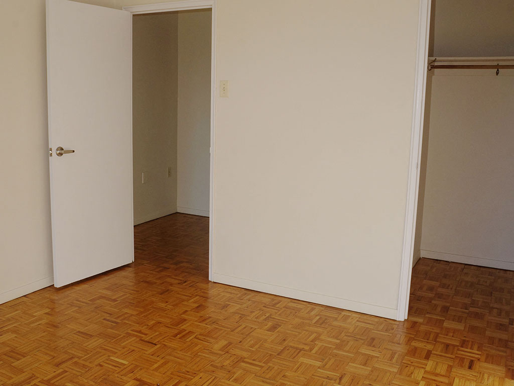 Bedroom Closet & Storage