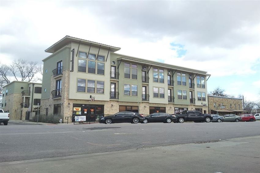 a large building with cars parked in front of it