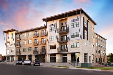 321 W Hickory St 1-2 Beds Apartment for Rent