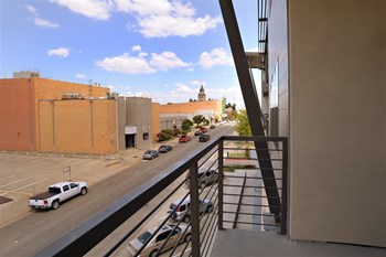 321 W Hickory St 1-2 Beds Apartment for Rent - Photo Gallery 6