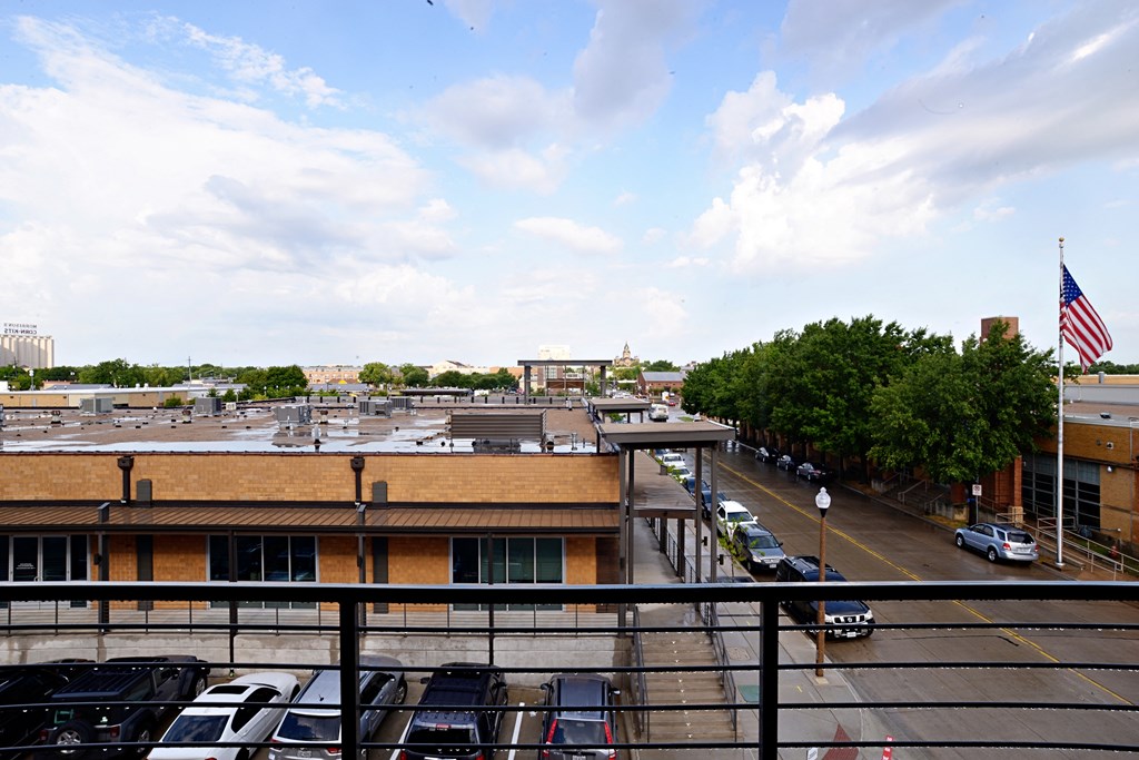 East End Lofts At The Railyard Apartments, 616 E Hickory St, Denton, TX