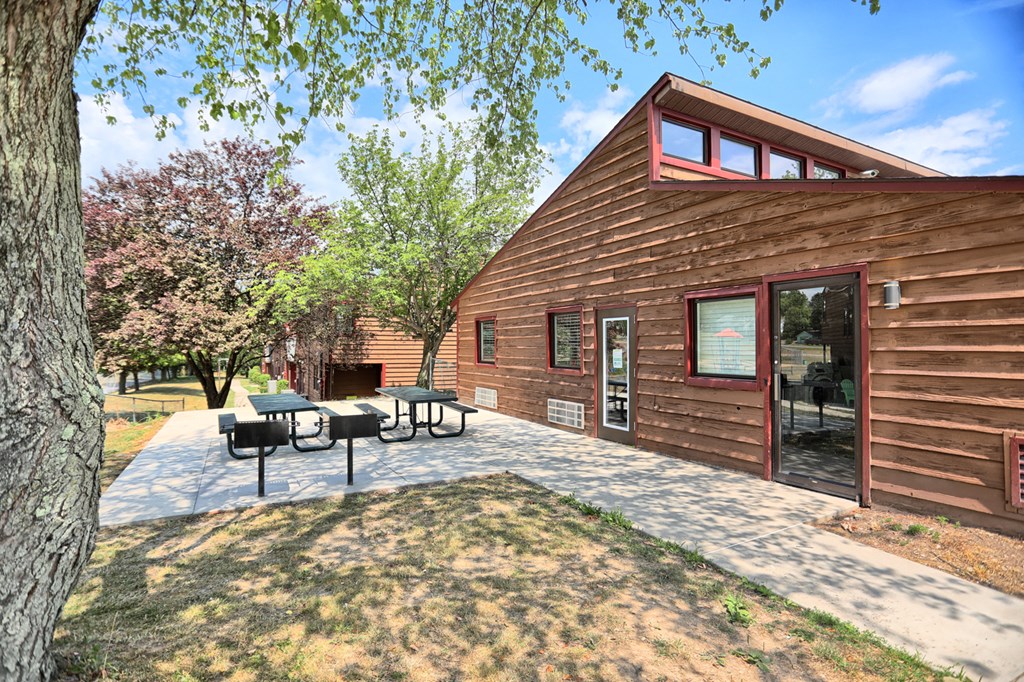 Altoona Affordable Housing | Cherry Grove Apartments in Altoona PA | PMI