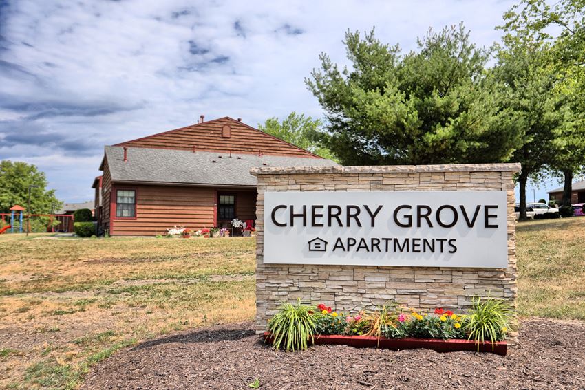 Apts in Altoona | Cherry Grove Apartments in Altoona PA | PMI - Photo Gallery 1