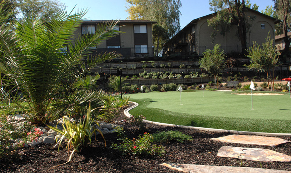 98Hundred Apartments Community Putting Green