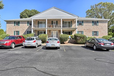 One Bedroom Apartment in Camp Hill, PA | Conodoguinet Creek View Apartments | Property Management, Inc.