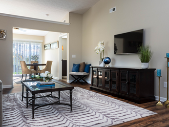 Delaware OH Apartment Rentals Redwood Preserve At Quail Pass Living Room