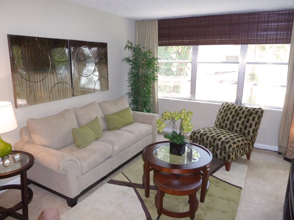 Apartments At Crystal Lake