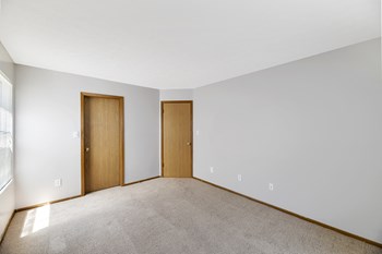 550 Bradenbush Court 1-2 Beds Apartment for Rent - Photo Gallery 31