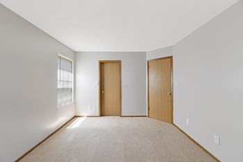 550 Bradenbush Court 1-2 Beds Apartment for Rent - Photo Gallery 32