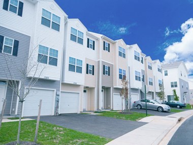 1369 Hampshire Dr 3-4 Beds Apartment for Rent - Photo Gallery 1