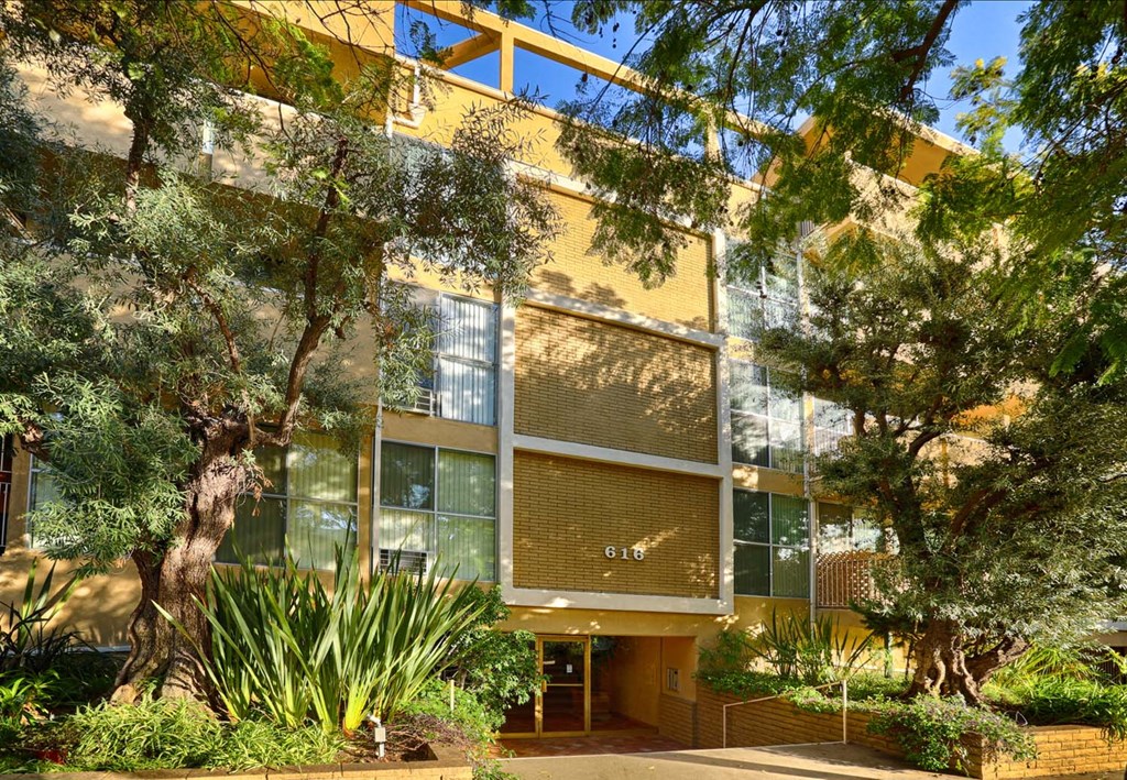 the building in which the hotel is located