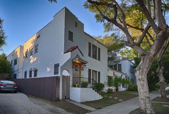1313- 1315 N. Hayworth Studio-1 Bed Apartment for Rent