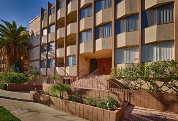 137 & 145 South Maple Drive 1-2 Beds Apartment for Rent - Photo Gallery 6