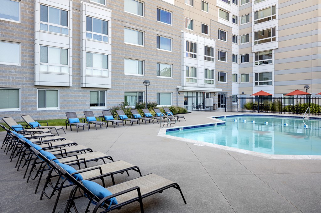 our apartments have a swimming pool and lounge chairs