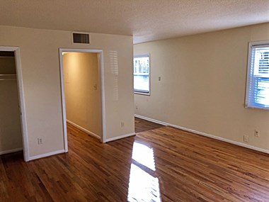 900/901 Moses Court 1 Bed Apartment for Rent