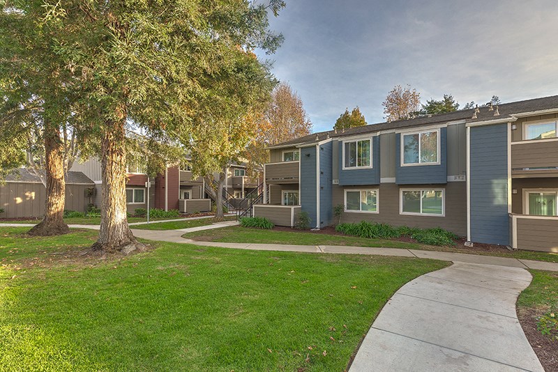 Lush Grounds and Pathways at VINE BY VINTAGE Apartments, California