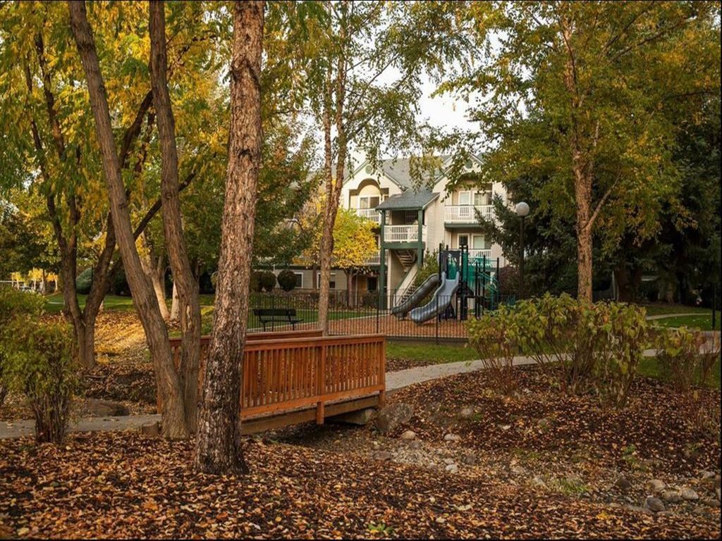 Green Space Walking Trails at Edgewater Apartments, Idaho