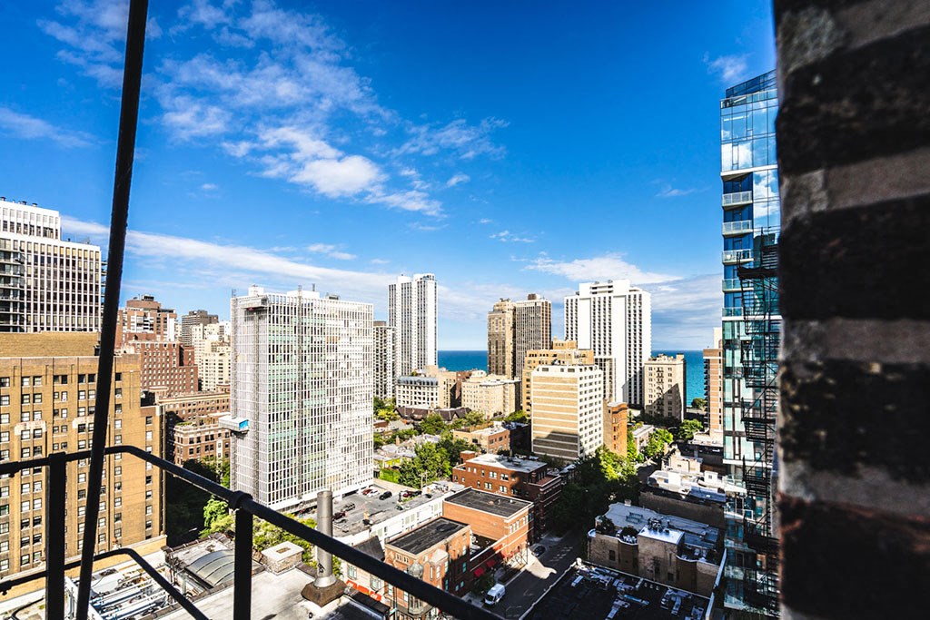 Best City Views at 14 West Elm Apartments, IllinoisBest City Views at 14 West Elm Apartments, Illinois