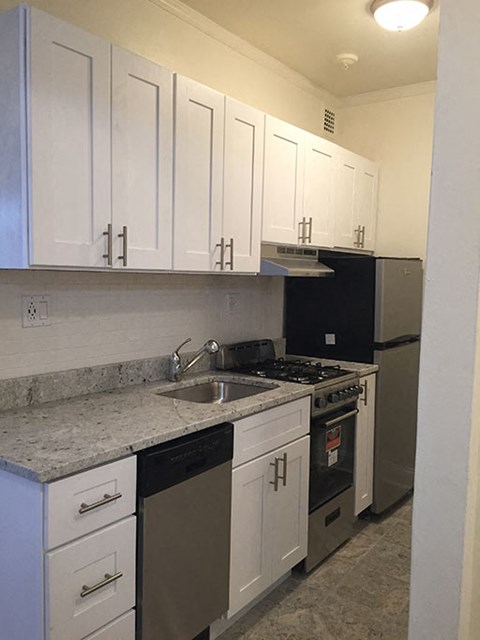 Contemporary Kitchen at 14 West Elm Apartments, Illinois