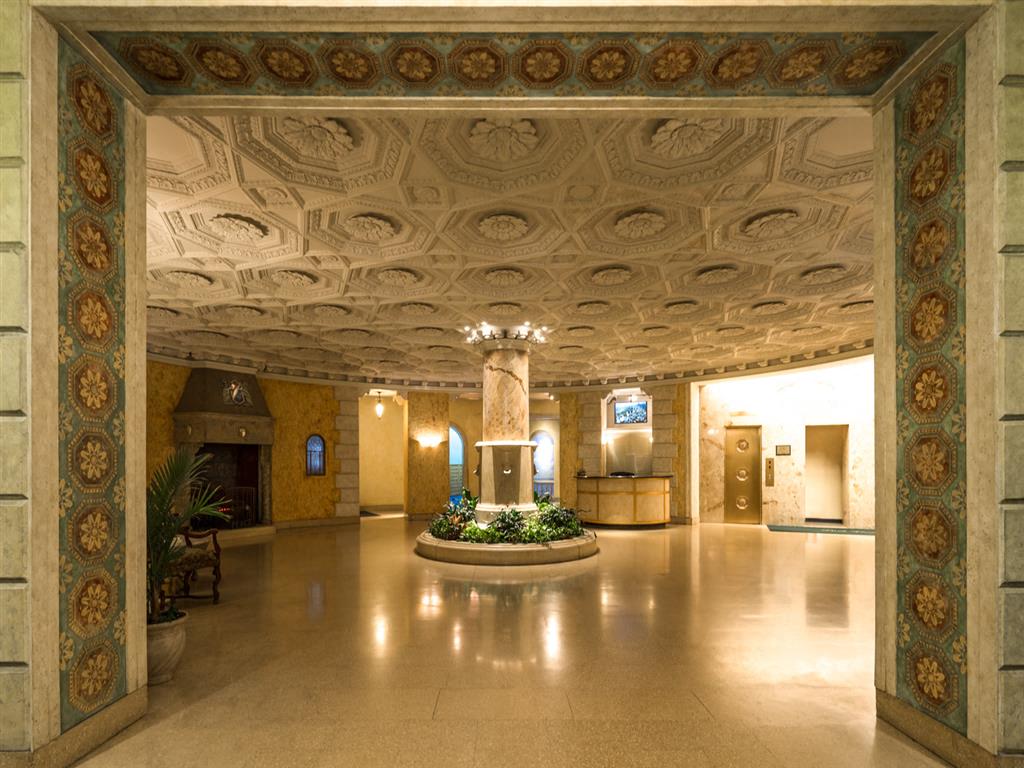 Lobby at Park View Apartments, Chicago, IL
