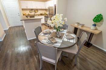 Dining Area at Sawgrass Cove Apartments in Bradenton, FL