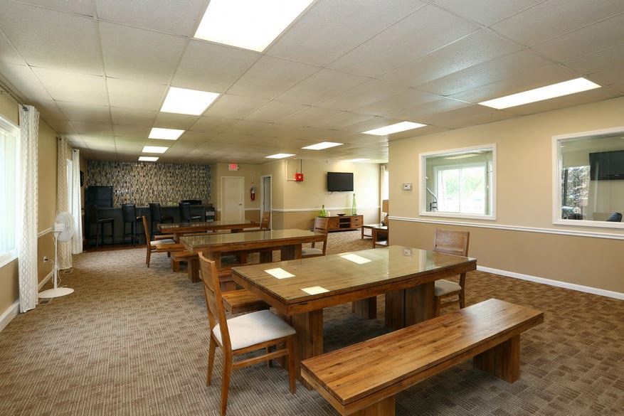 The Arbors Of Glen Ellyn Apartments, 325 Ramblewood Dr., Glen Ellyn, IL