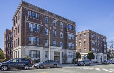 136 & 138 Highland Avenue Studio-1 Bed Apartment for Rent - Photo Gallery 1