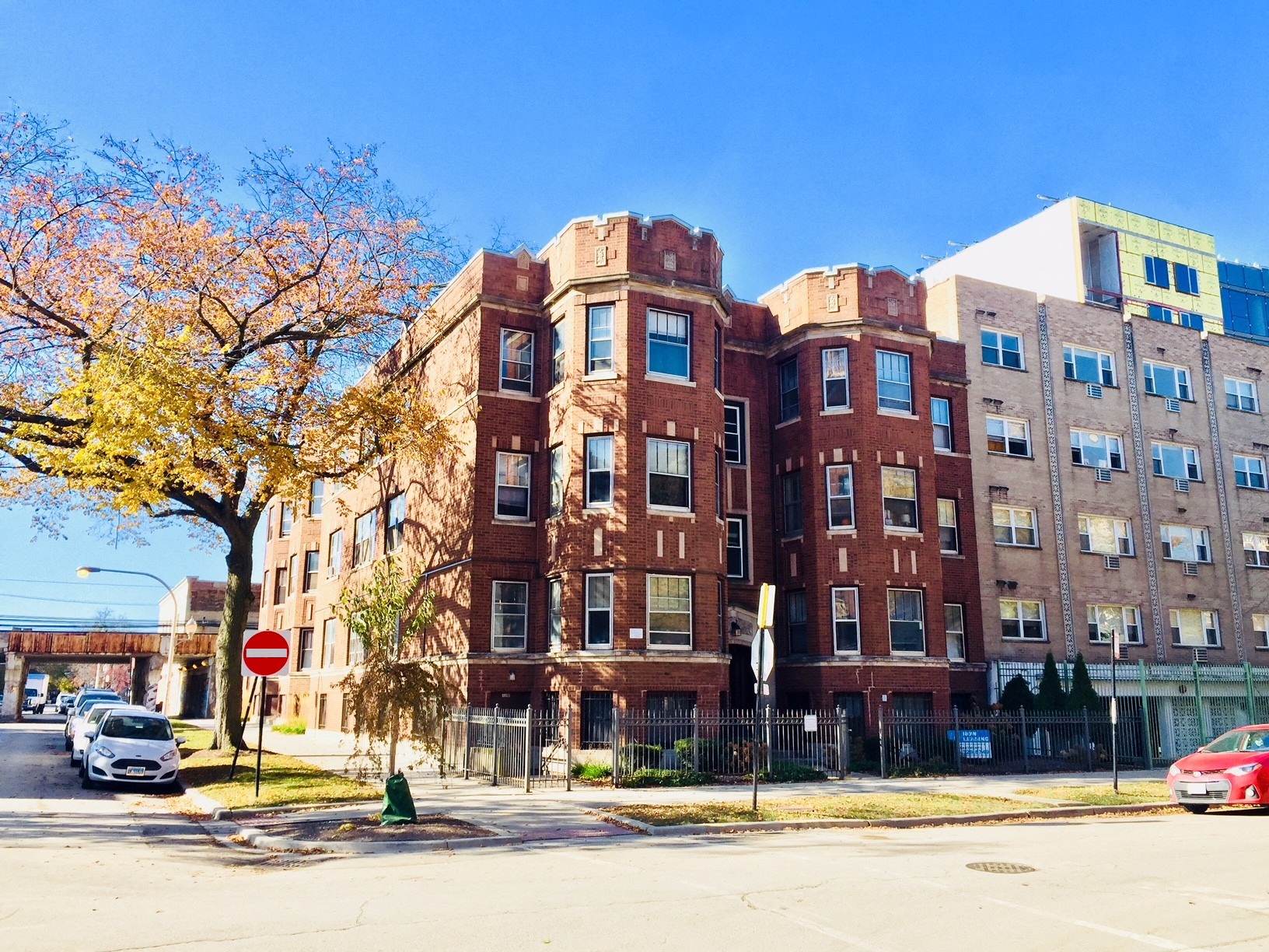 an apartment building on the corner of a city street