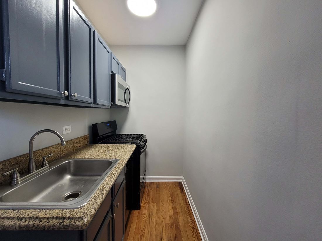 3524 Marshfield Apartments photo