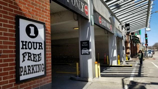 a building with a sign that says 1 hour free parking