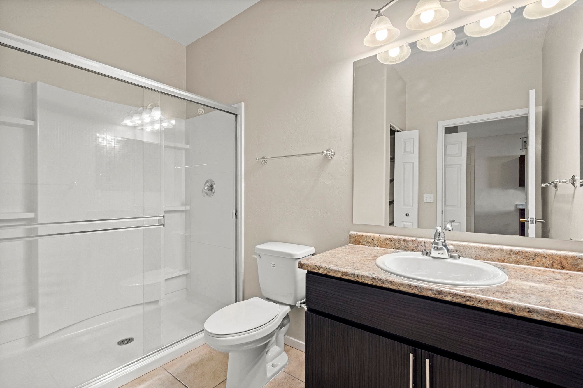 Bathroom, Sink, Tub, Shower, Mirror