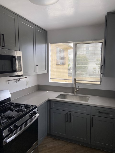 1733 N Garfield Place Studio-2 Beds Apartment for Rent - Photo Gallery 6