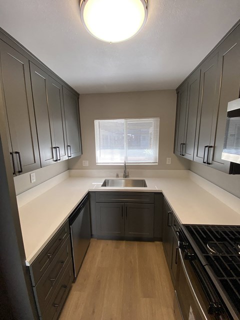 5361 Russell Ave 1-2 Beds Apartment for Rent - Photo Gallery 6