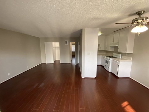 5361 Russell Ave 1-2 Beds Apartment for Rent - Photo Gallery 5